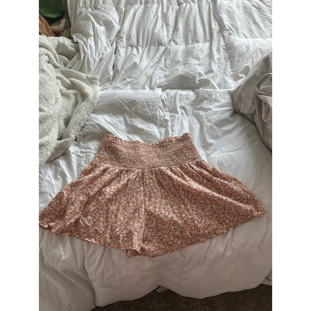 Aerie NWT Floral Smocked High-Waisted Flowy Shorts Size M - Picture 2 of 3